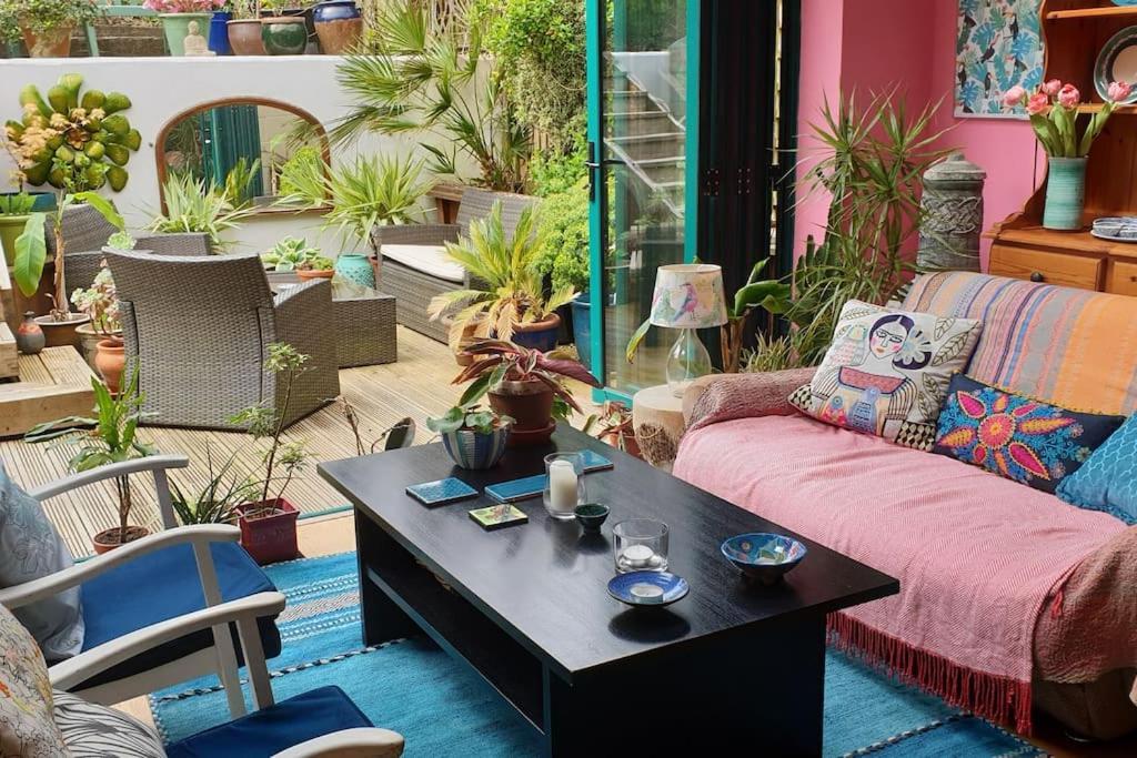 Colourful, Cosy City Home バース エクステリア 写真